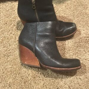 Kork Ease wedge bootie, size 7